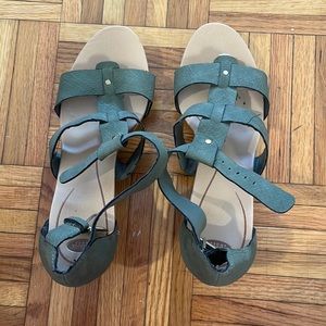 Dr Scholls wedges with faux green snakeskin! Barely worn.